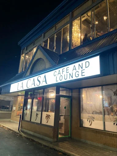 La Casa Cafe and Lounge
